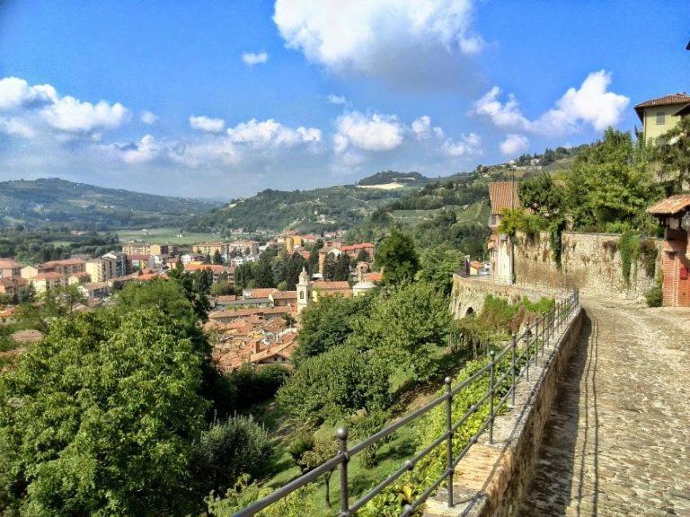 Bella Vista Apartment Canelli Bagian luar foto